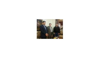 حضور رئیس و معاون پژوهشی دانشگاه برای عرض تسلیت و ابراز همدردی با دکتر گلابی در منزل مرحوم والده ایشان