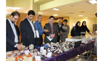 گزارش تصویری بازدید رئیس دانشگاه کاشان از نمایشگاه سنگ و گوهر سنگ های قیمتی و نیمه قیمتی
