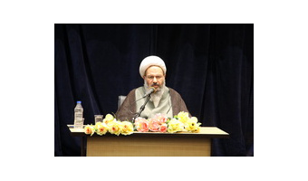 امام جمعه کاشان: اساتید دانشگاه باید پیام انقلاب اسلامی را برای جوانان تبیین کنند