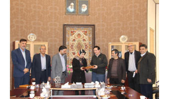 اهداء حدود ۲۰۰ جلد کتاب توسط خیّر ارجمند خانم شهلا فیلسوفی به دانشگاه کاشان