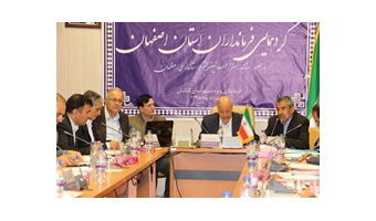 حضور استاندار و فرمانداران استان اصفهان در پژوهشکده اسانس های طبیعی دانشگاه کاشان