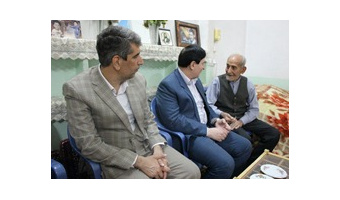دیدار صمیمانه رئیس و معاون فرهنگی دانشگاه کاشان با خانواده دو شهید