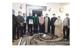 دیدار اعضای شورای بسیج کارمندان با خانواده شهید حسن راحمی نوش آبادی