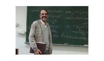 اعطای جایزه دکتر شفیعی‌ها  به عضو هیات علمی علوم ریاضی دانشگاه کاشان