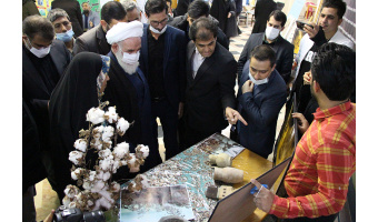 بازدید امام جمعه کاشان از نمایشگاه فصل جهش پارک علم و فناوری غیاث‌الدین جمشید کاشانی