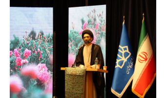 نماینده ولی فقیه و امام جمعه کاشان: توفیق خدای متعال، نخستین و مهمترین عامل موفقیت انسان است