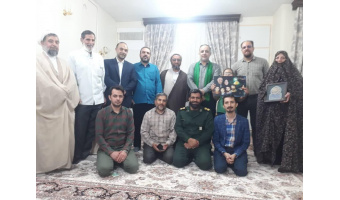 دیدار اعضای شورای پایگاه امام حسین (ع) به همراه جمعی از بسیجیان دانشگاه کاشان، با خانواده شهید والامقام سید جلال ناصری قمصری