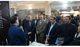 بازدید مسئولان از  نمایشگاه کار دانشگاه کاشان